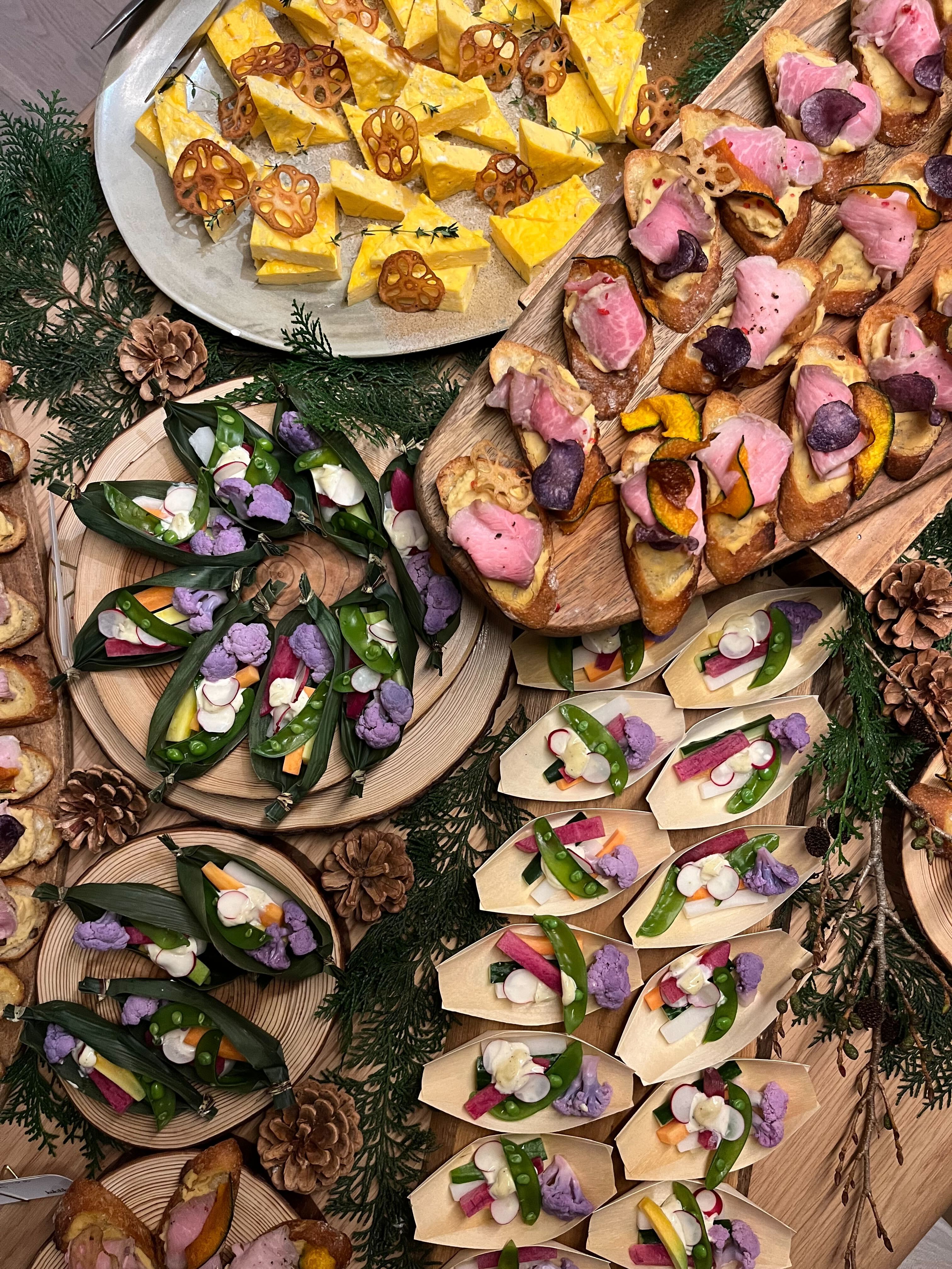 Small seasonal dishes with roast beef, vegetables and tortilla, styled with greenery